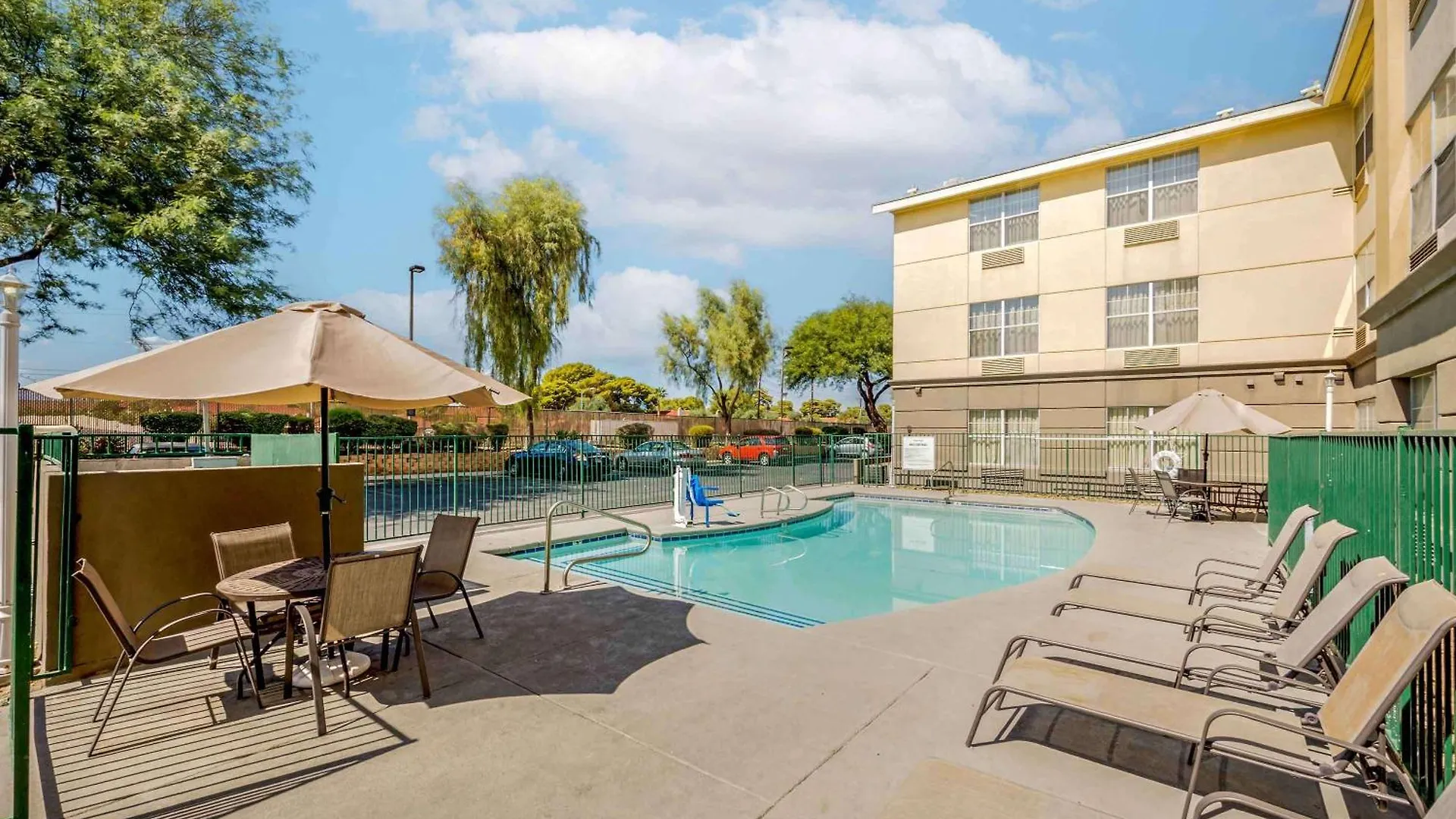 Mainstay Suites Las Vegas Flamingo Hotel